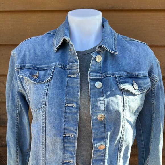 Justice Girls Denim Jacket Size 16/18 Light Blue Stretchy Frayed Hem Button Fron - Picture 6 of 10
